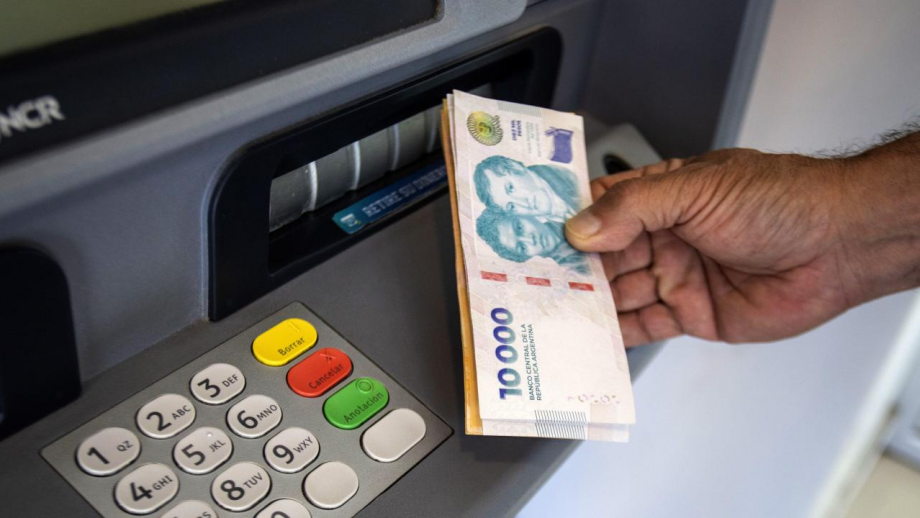 La actividad económica volvió a caer y crecen las señales de enfriamiento