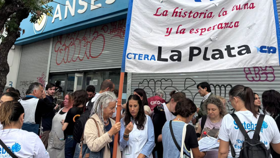 Denuncian agresiones de un concejal durante un reclamo en ANSES