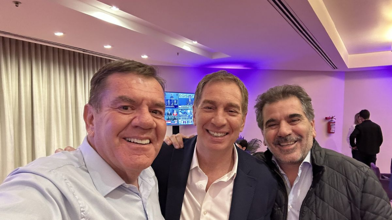 Con la mirada puesta en Kicillof, Santilli impulsa un acercamiento entre el PRO y los libertarios